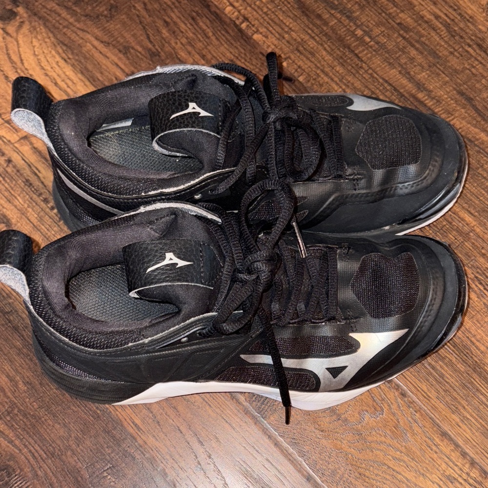 Mizuno Black and White Volleyball Shoes